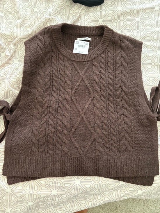 American Eagle Outfitters Sweaters - American Eagle Outfitters Brown Cable-Knit Crewneck Sweater Vest